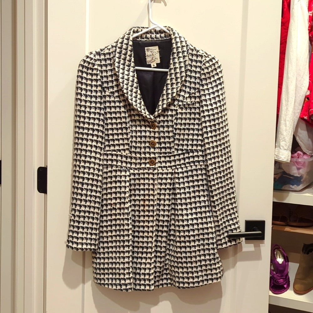 Small Houndstooth Pattern Coat